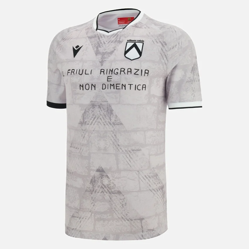 Equipación conmemorativa del 50.º aniversario del terremoto del Udinese Calcio 2025/26 Equipación conmemorativa del 50.º aniversario del terremoto del Udinese Calcio 2025/26