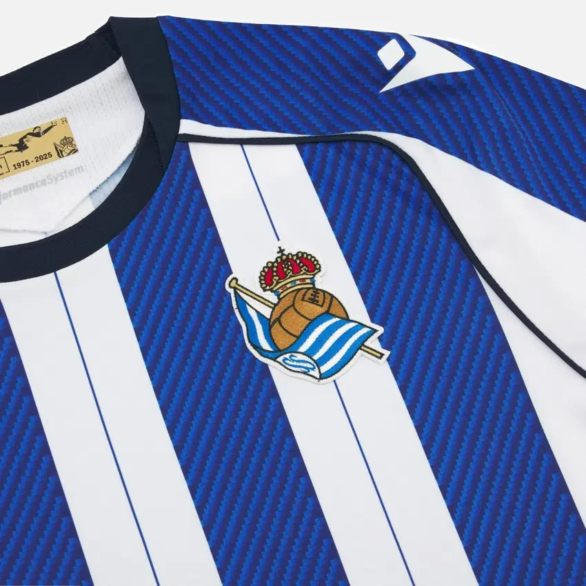 Equipación de local de manguitos largos para adultos de la Real Sociedad 2025/26 Equipación de local de manguitos largos para adultos de la Real Sociedad 2025/26