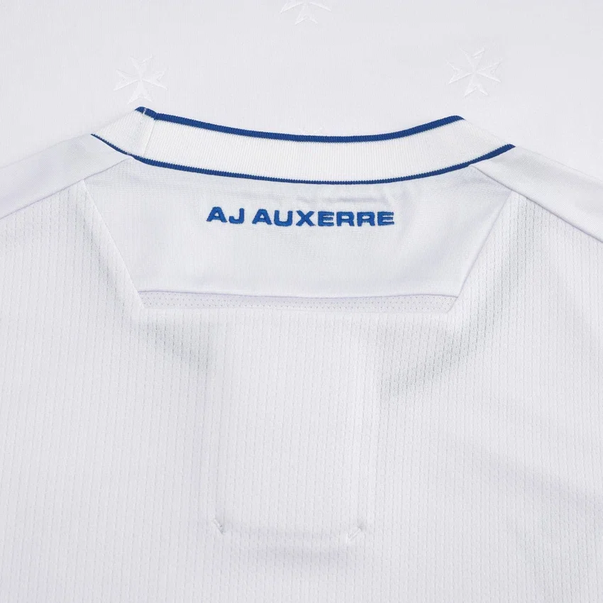 Equipación de local para adultos del Auxerre 2025/26 Equipación de local para adultos del Auxerre 2025/26