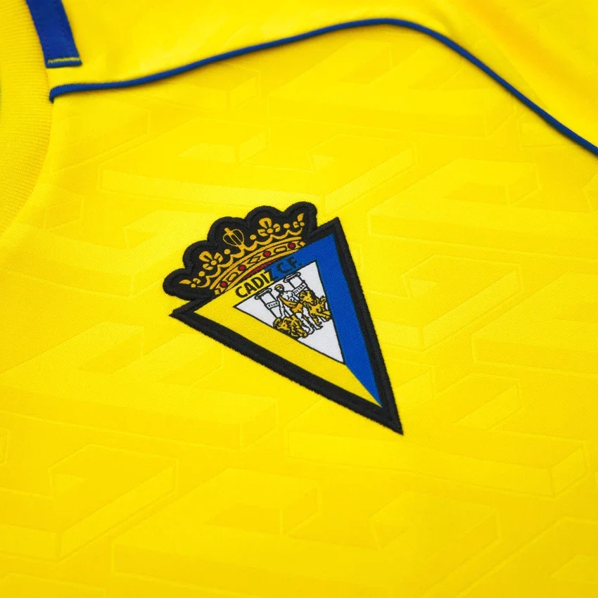 Equipación de local para adultos del Cádiz CF 2025/26 Equipación de local para adultos del Cádiz CF 2025/26