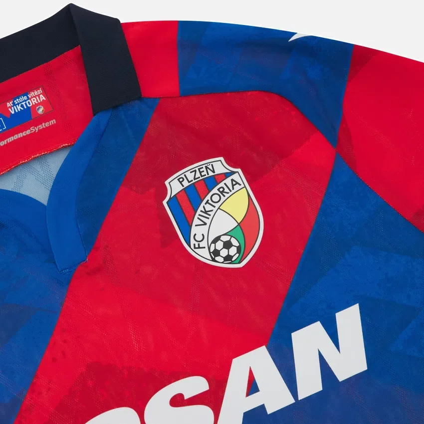 Equipación de local para adultos del FC Viktoria Plzen 2025/26 Equipación de local para adultos del FC Viktoria Plzen 2025/26